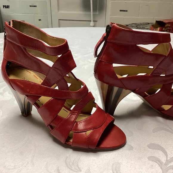 Nine West Leather Open Toe Heels LOOK AT THESE HEELS. STUNNING UNIQUE💃💃💃‼️‼️‼ - Picture 1 of 14